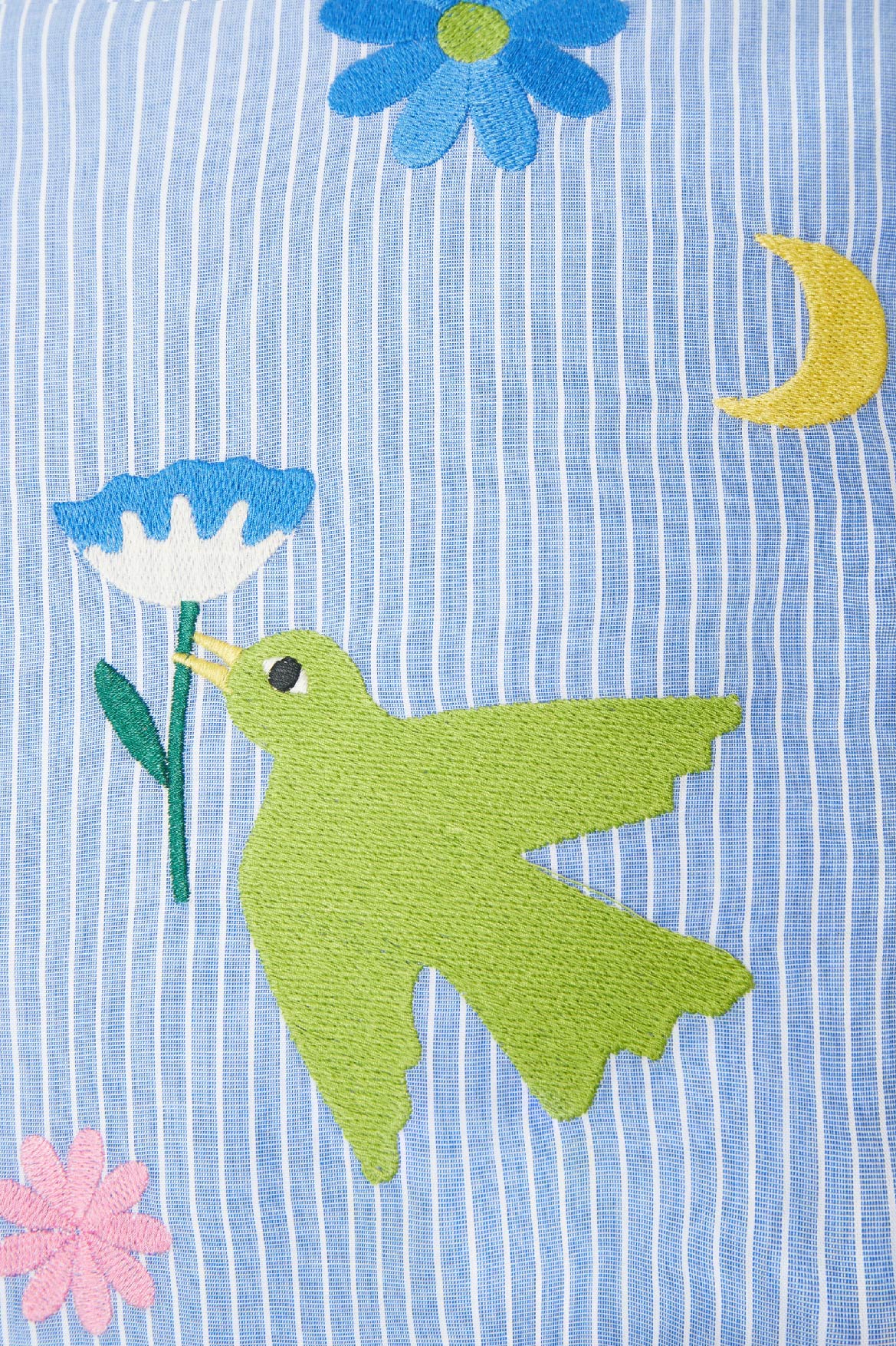 Broderie Indienne, savoir faire d'exception. Coussin en coton 40cm x 40cm. Fermeture zipée. 26 PARADIS