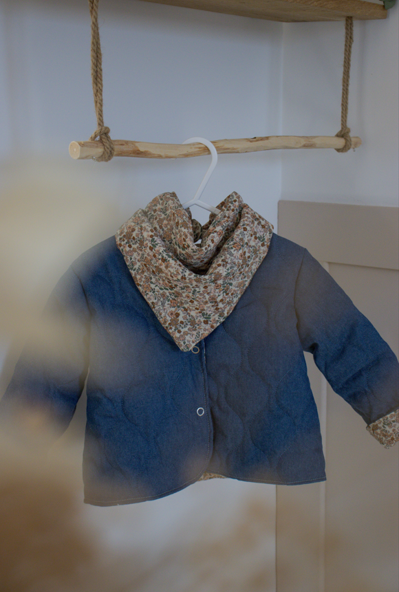 Veste matelassée avec manches Jean / Bouquet Floral
