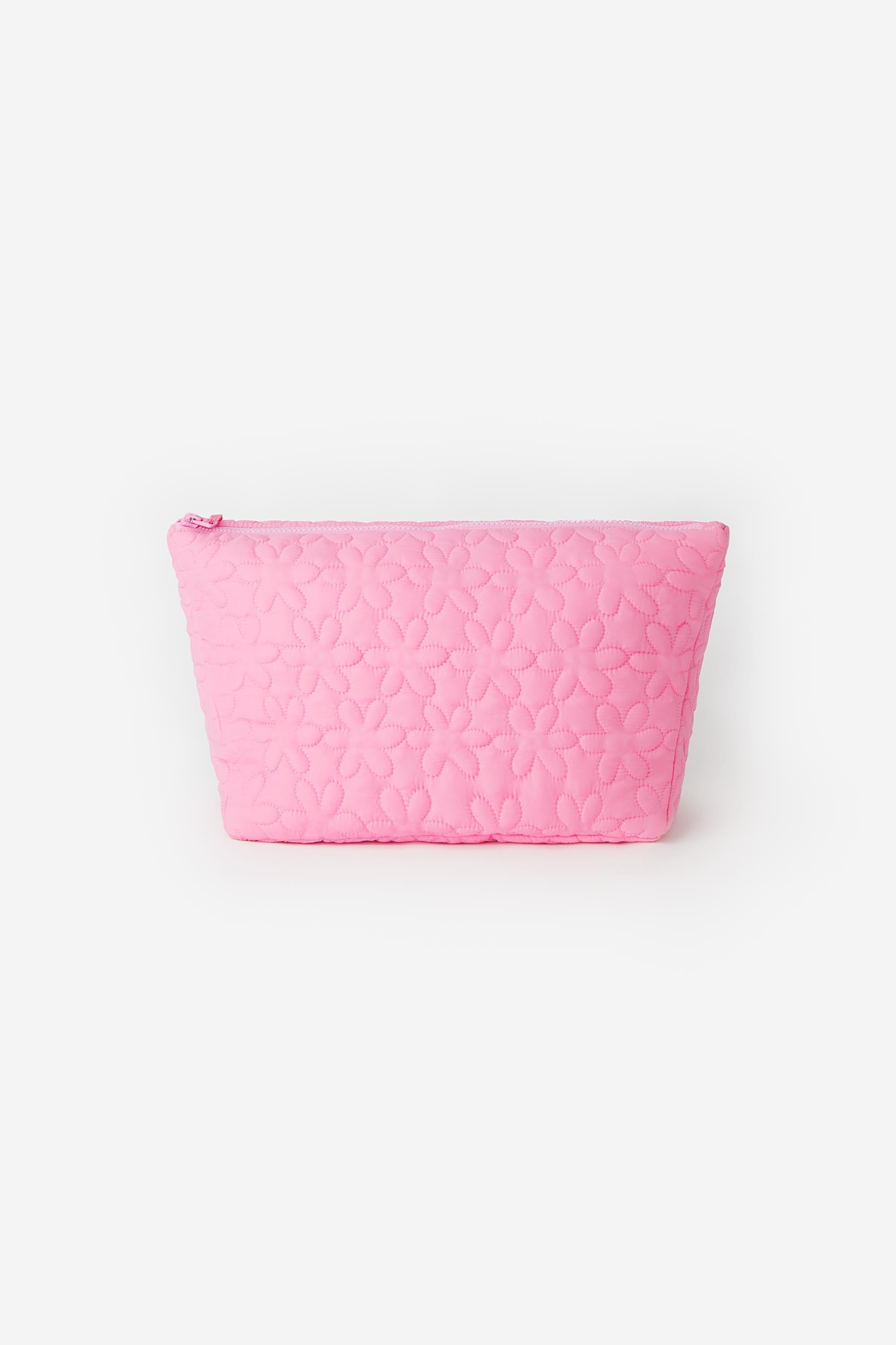 trousse de toilette en nylon rose. Motif matelassage fleurs. grande taille pour ranger tout le nécessaire pour la toilette de votre bébé. 26 PARADIS
