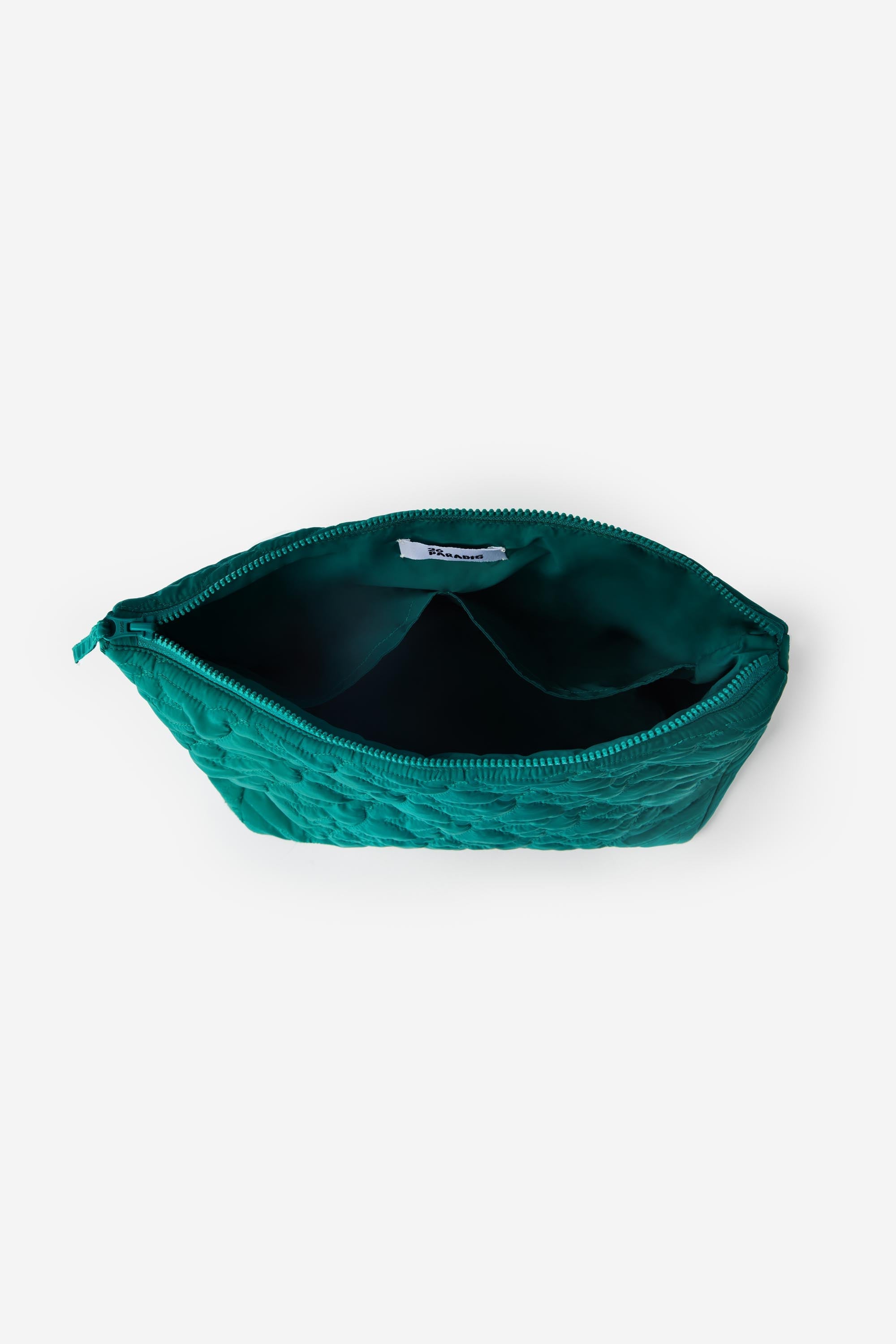 trousse de toilette en nylon vert. Motif matelassage oiseaux. grande ouverture. 2 poches intérieures.grande taille pour ranger tout le nécessaire pour la toilette de votre bébé. 26 PARADIS