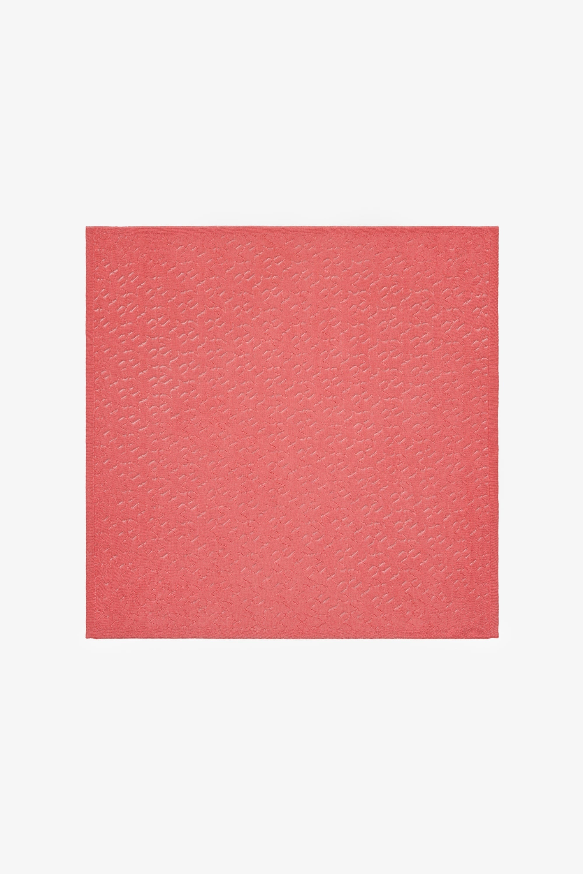 Découvrez notre couverture bébé en laine mérinos extrafine d'une douceur exceptionnelle. Objet indispensable de la chambre de bébé, notre couverture apporte aussi la touche nécessaire de couleur et de décoration. La finesse de sa maille au point jersey en fait une couverture ultra légère, parfaite pour maintenir votre enfant au chaud été comme hiver.