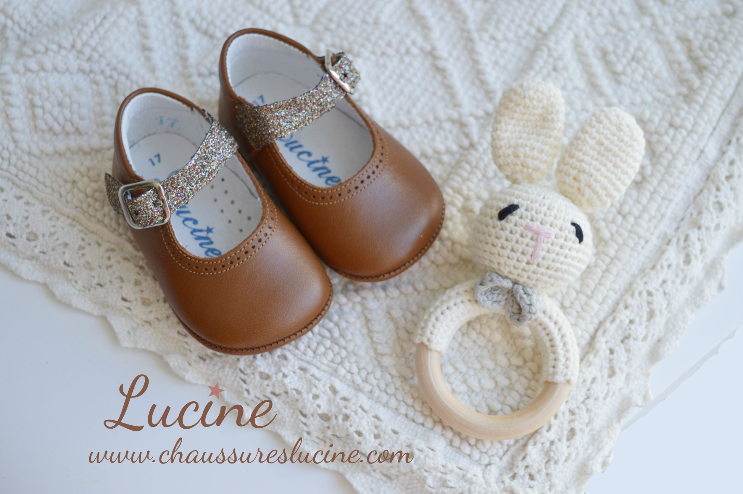 Chaussons Bébé Souples Antidérapants Fille À Boucle Mini-Alice - Cuir Camel Et Paillettes Multicolores