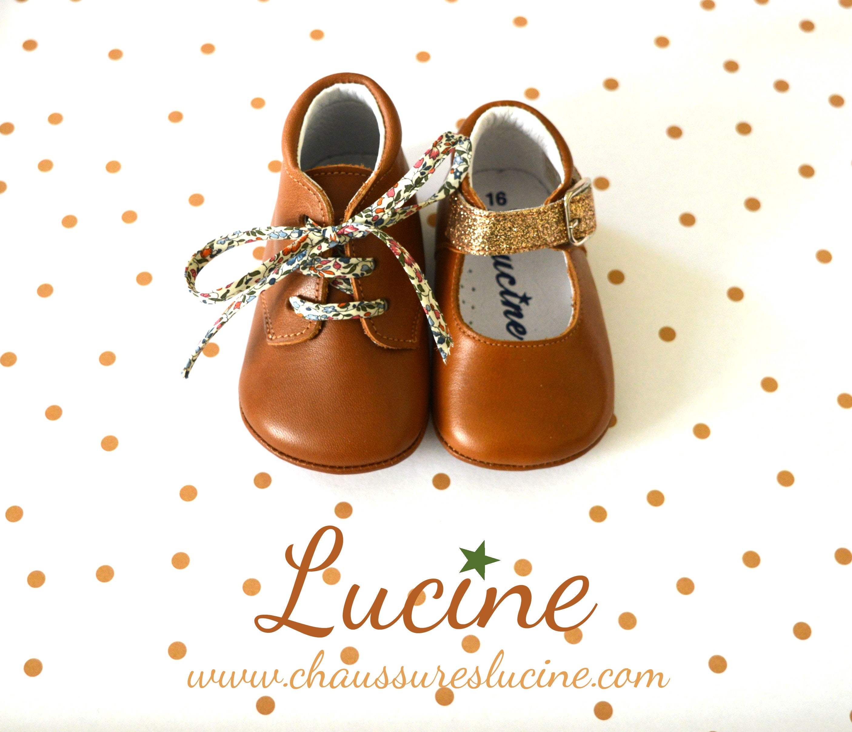 Chaussons Bébé Souples Antidérapants Fille À Boucle Mini-Alice - Cuir Camel Et Paillettes Or