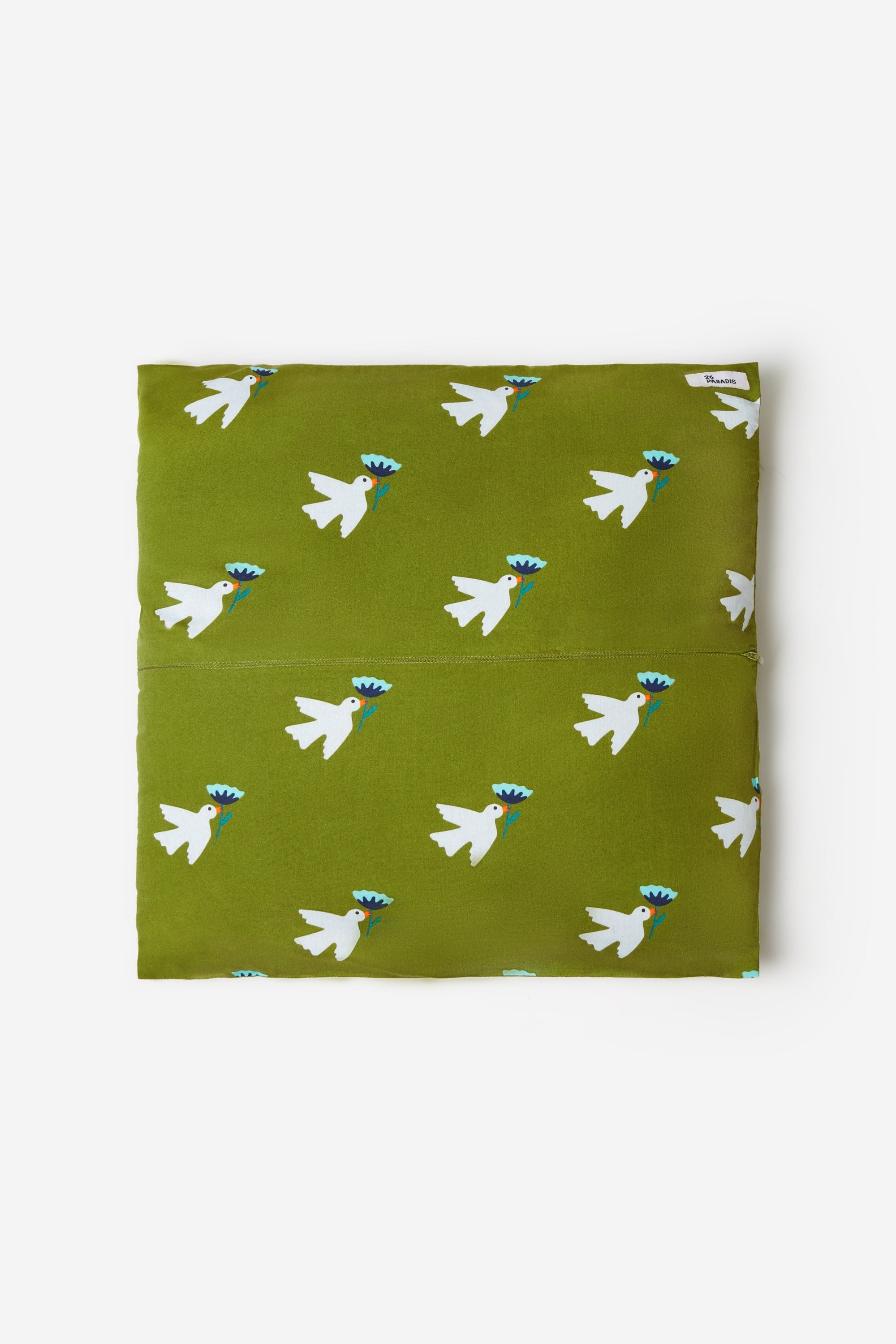 Coussin en coton 40cm x 40cm. fermeture zipée au dos pour un lavage facile en machine. Idéale pour  compléter la déco de la chambre de bébé. 26 PARADIS
