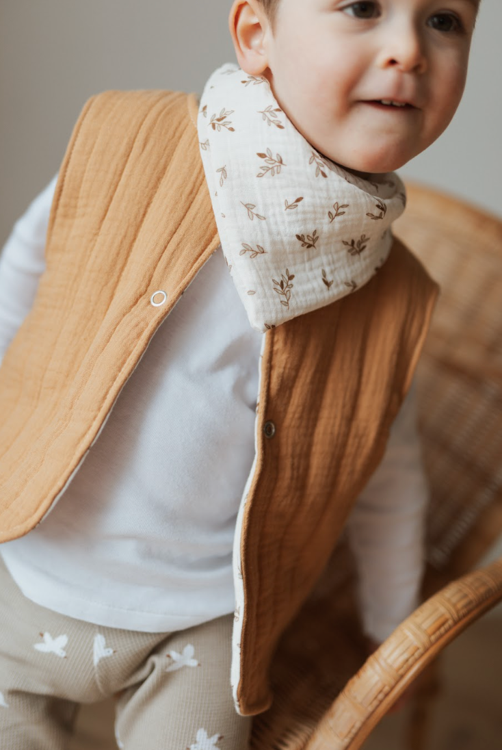 Veste matelassée sans manches Camel / Feuilles naturelles