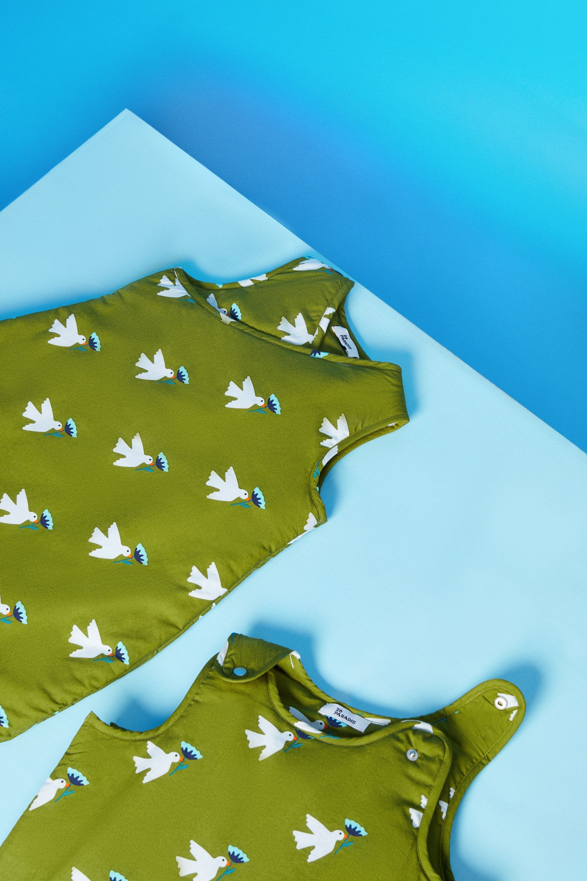 26 PARADIS propose deux tailles de gigoteuses pour s'adapter au mieux à votre bébé. la turbulette, l'indispensable accessoire pour les nuits de votre bébé.26 PARADIS