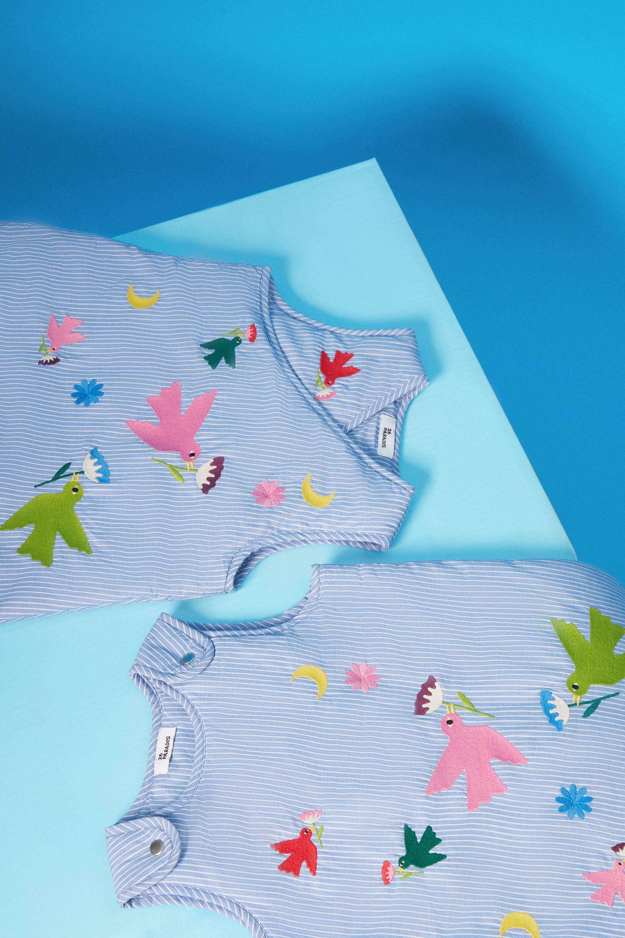 gigoteuses, turbulettes, en coton doux certifié OEKO-TEX. Broderie oiseaux, fleurs et lune pour de doux rêves pour votre bébé. 26 PARADIS