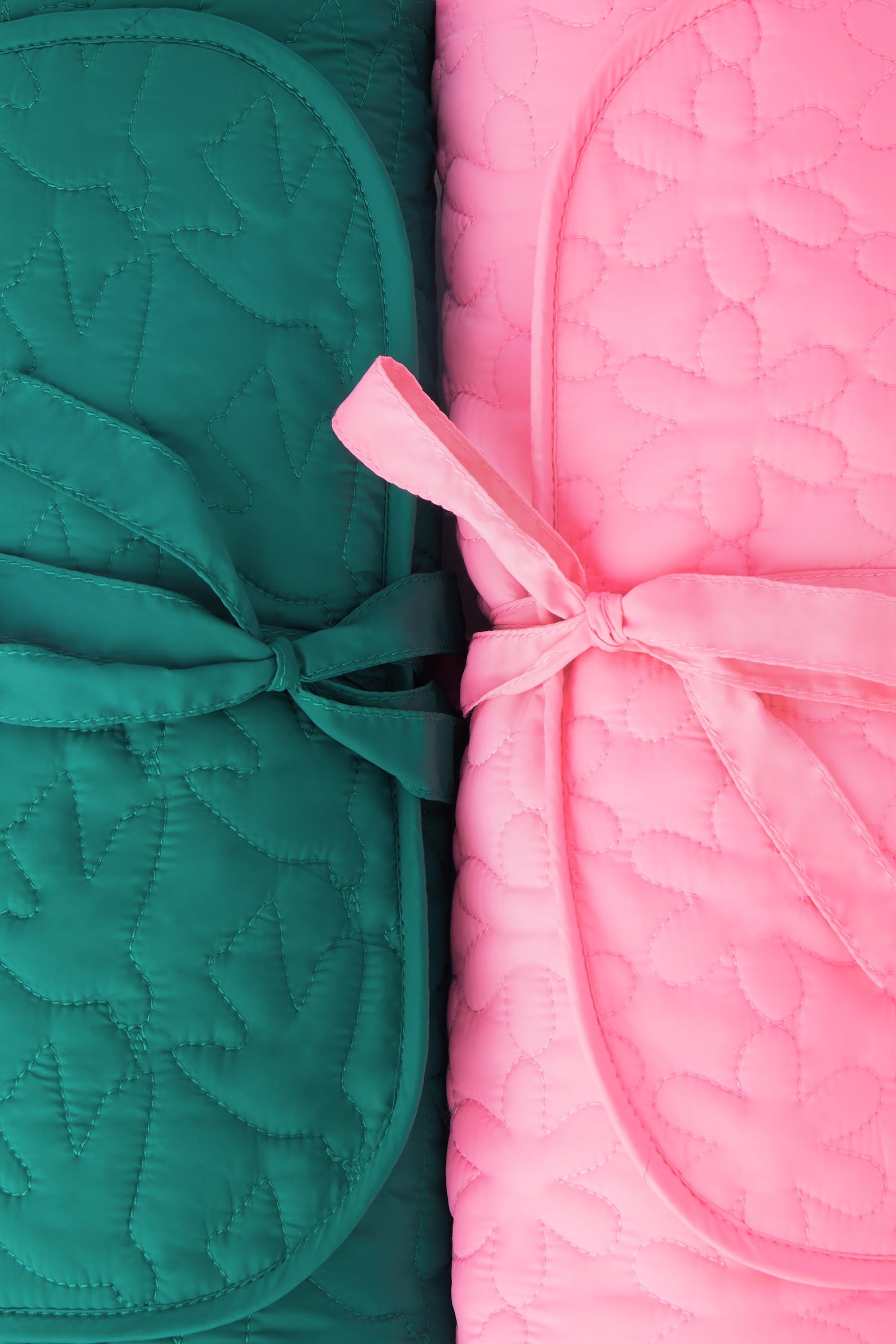 MATELAS A LANGER EN NYLON MATELASSAGE FLEURS OU OISEAUX. 26 PARADIS. ACCESSOIRE BEBE MODE