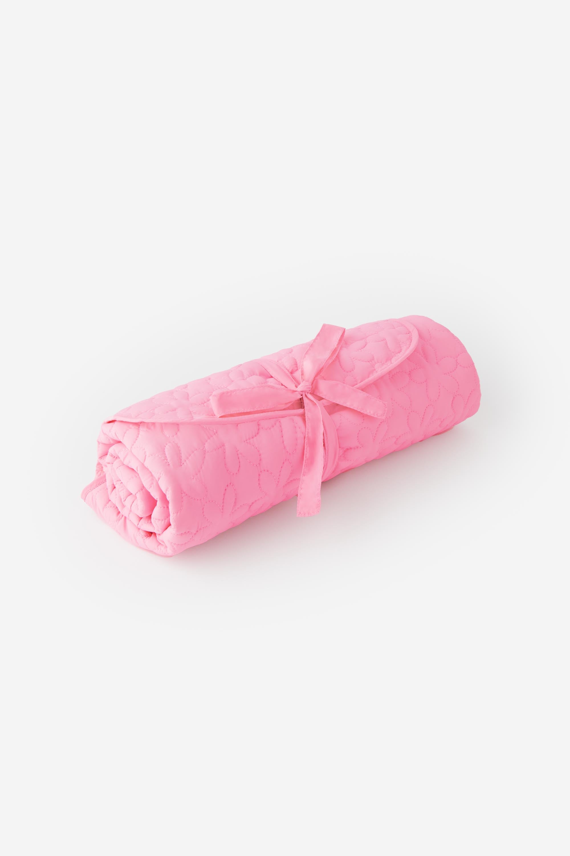 matelas à langer, coloris rose, matelassée fleurs, nylon extérieur, intérieur en coton. Lavage en machine. Pratique pour changer bébé lors des balades. 26 PARADIS