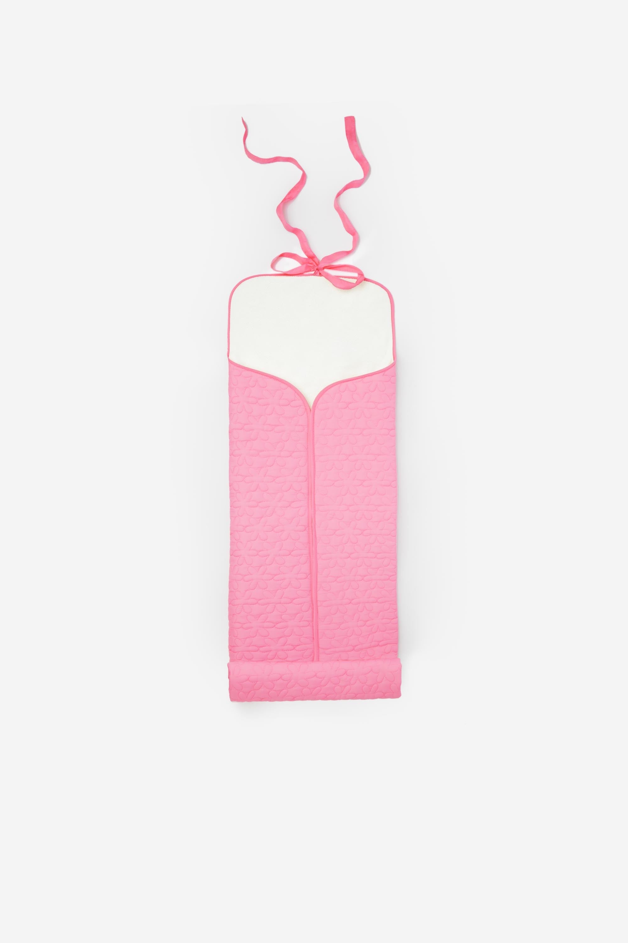 matelas à langer, coloris rose, matelassée fleurs, nylon extérieur, intérieur en coton. Lavage en machine. Pratique pour changer bébé lors des balades, cadeau de naissance idéale pour une maman cool. 26 PARADIS