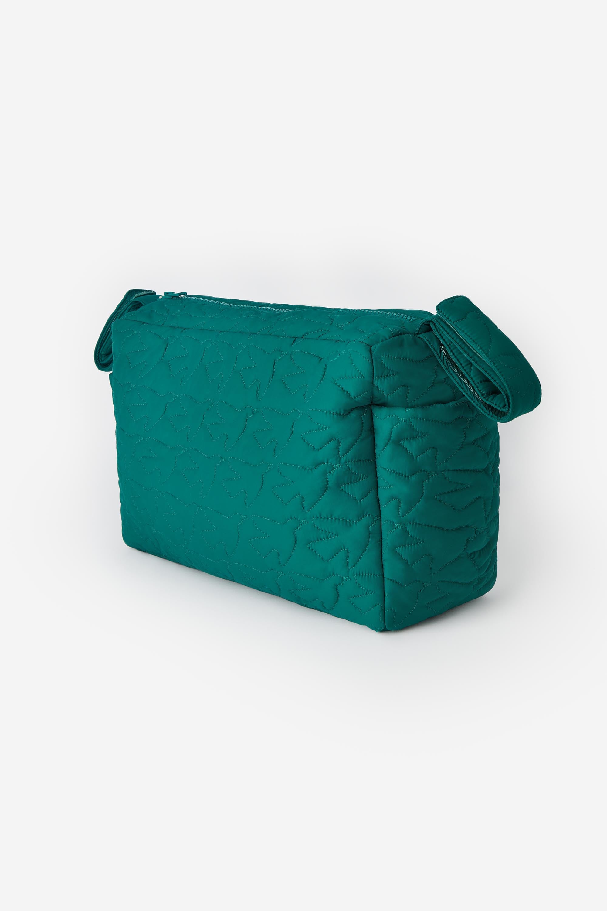 pochette organisateur poussette en nylon. Broderie matelassée ton sur ton. Deux poches sur le côté pour le biberon. Sac avec attache pour mettre sur la poussette pour les balades avec bébés. Fermeture par un zip ton sur ton. 26 PARADIS