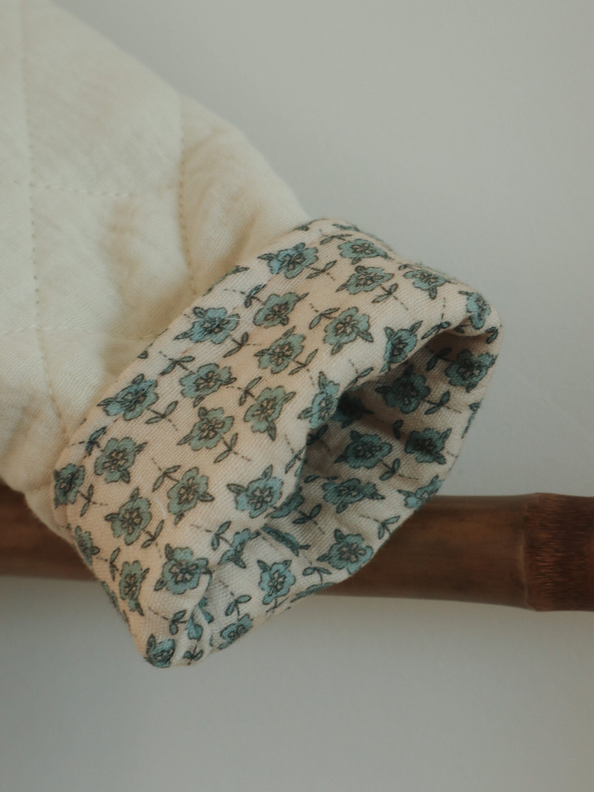Veste matelassée avec manches Crème/Bloom
